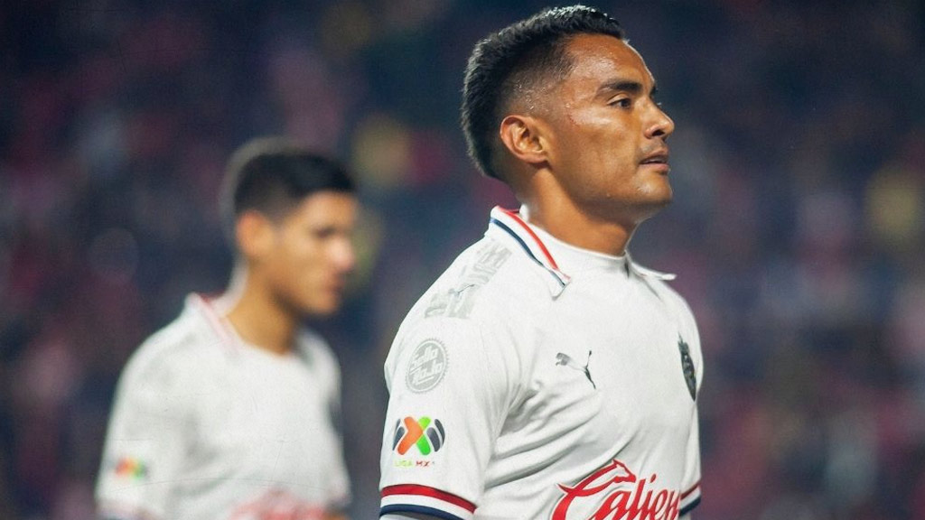 'Gallito' Vázquez se sumó a la lista negra de Chivas