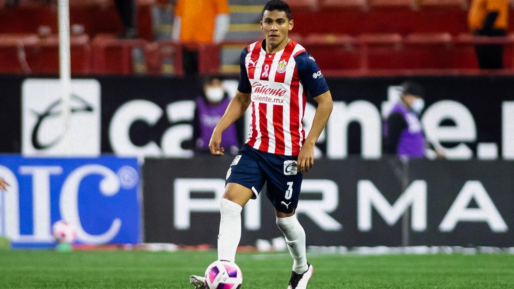 Gilberto Sepúlveda renueva su contrato con Chivas y de esta forma lo amarran por largo tiempo en la Perla Tapatía