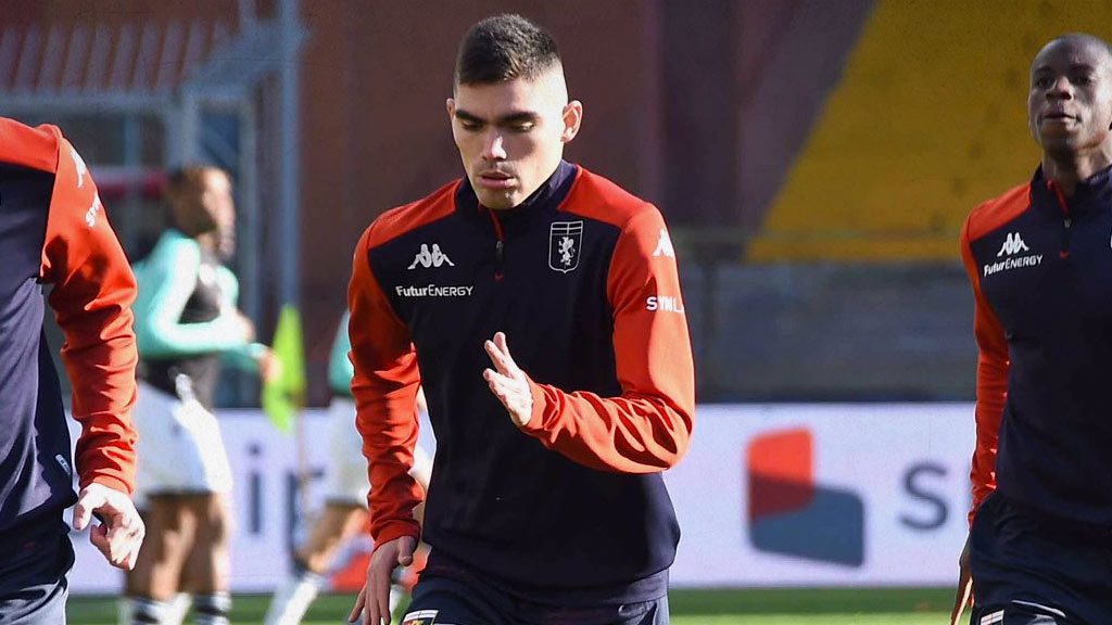 Johan Vásquez, titular en Genoa a pesar de constante cambio de DT