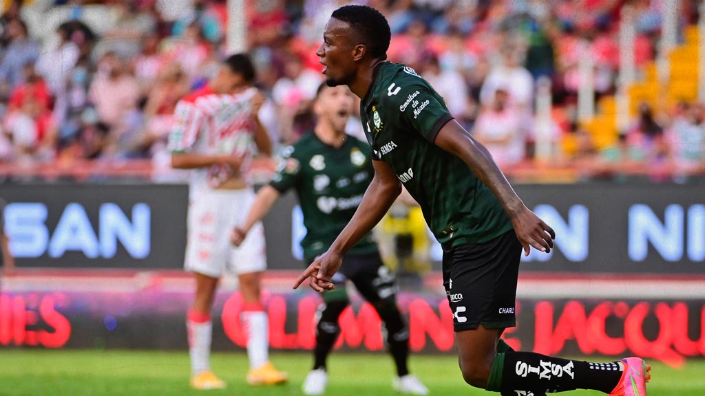 Juan Otero sigue en el estira y afloja entre Santos Laguna y América