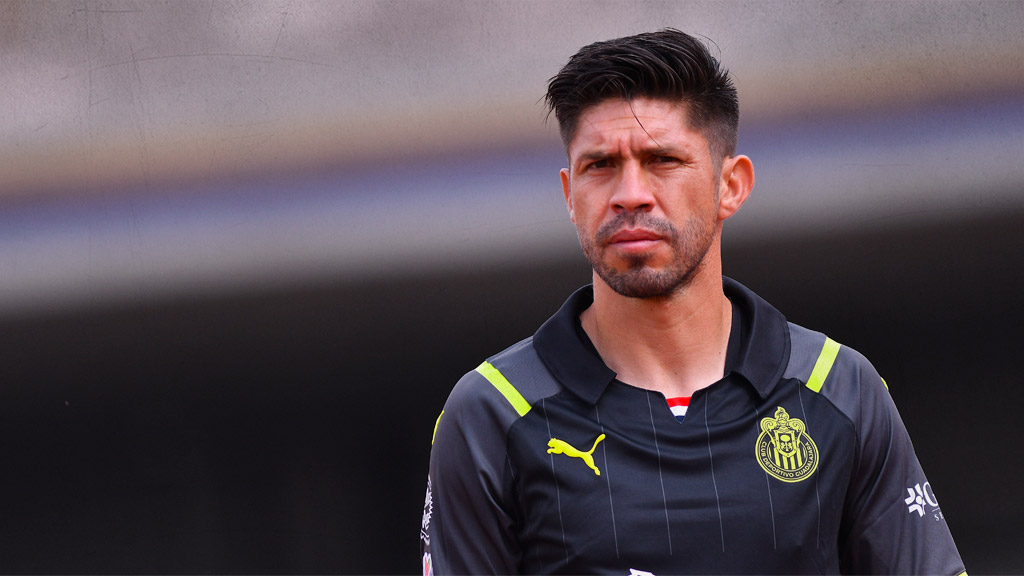 Oribe Peralta podría seguir en Chivas después de su retiro