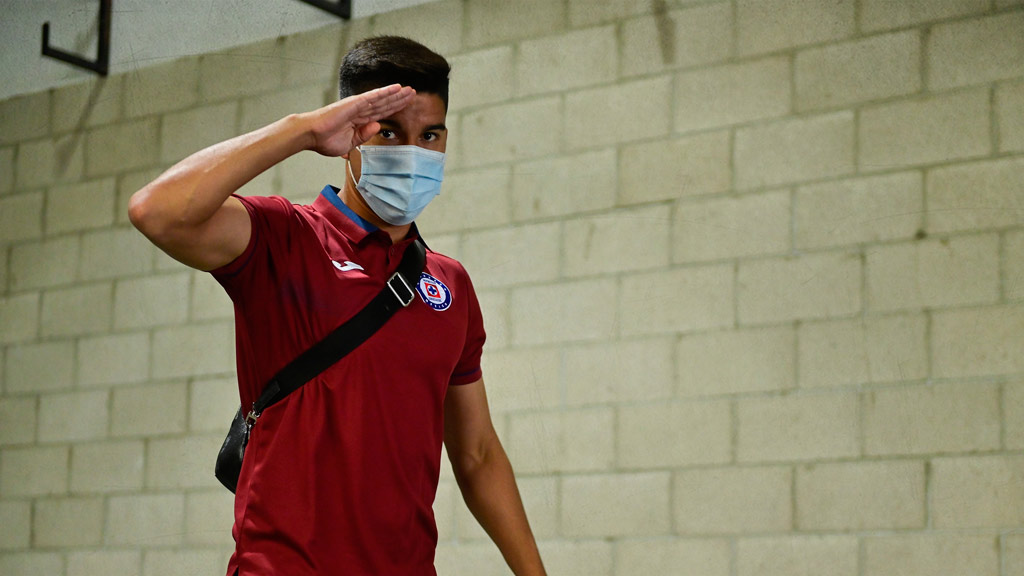 Pol Fernández se ausenta de Cruz Azul sin goce de sueldo