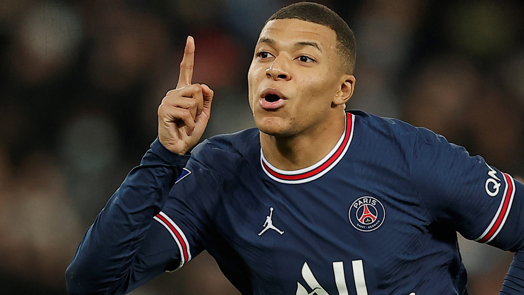 PSG promete nuevos fichajes a Kylian Mbappé para que renueve