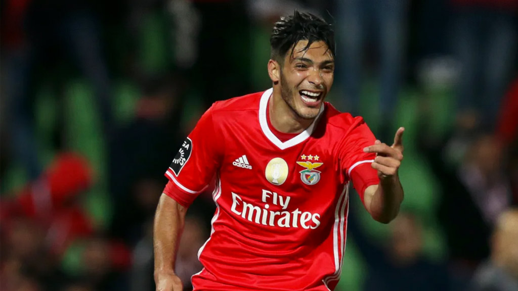 Raúl Jiménez durante su paso por el Benfica de Portugal