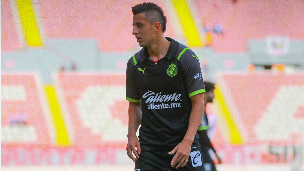 Roberto Alvarado, nuevo refuerzo de las Chivas de Guadalajara