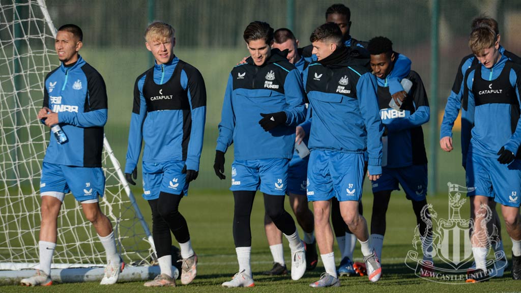 Santiago Muñoz por fin pudo entrenar como futbolista del Newcastle United en la temporada 2021-2022