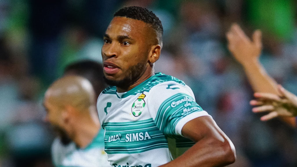 Ayrton Preciado se queda en Santos Laguna