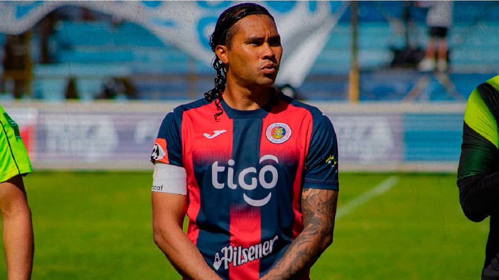 Gullit Peña no ha encontrado un nuevo equipo para seguir su carrera