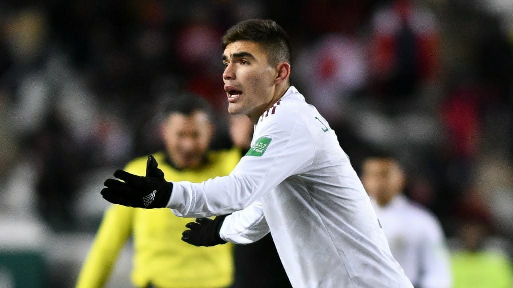 El mensaje de Johan Vásquez tras no jugar con la Selección Mexicana y brillar con el Genoa