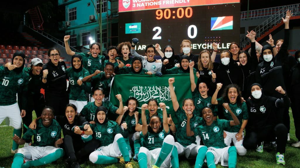 El futbol femenil hace historia en Arabia Saudita; su primer juego de selección nacional