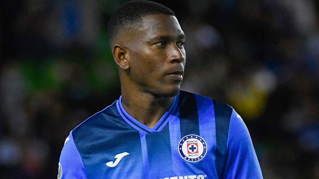 Bryan Angulo deja a Cruz Azul para sumarse con Santos de Brasil