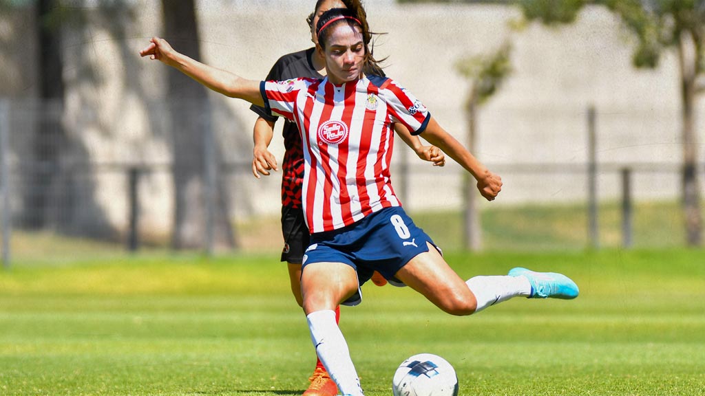 Carolina Jaramillo se queda en Chivas Femenil hasta el 2024