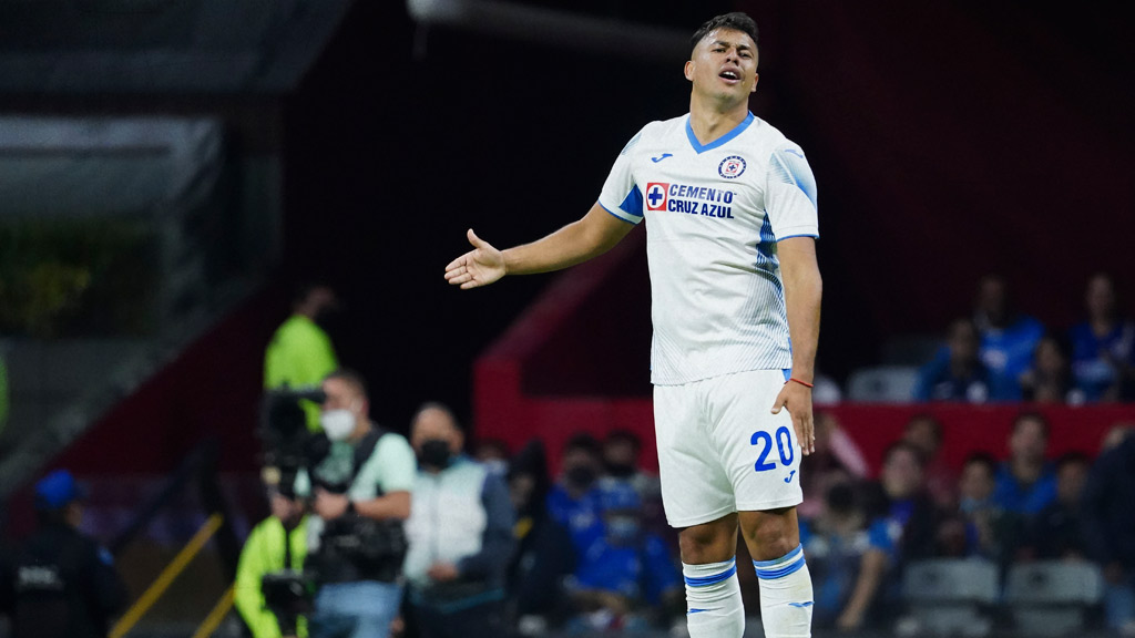 Iván Morales sigue quedando a deber con Cruz Azul 