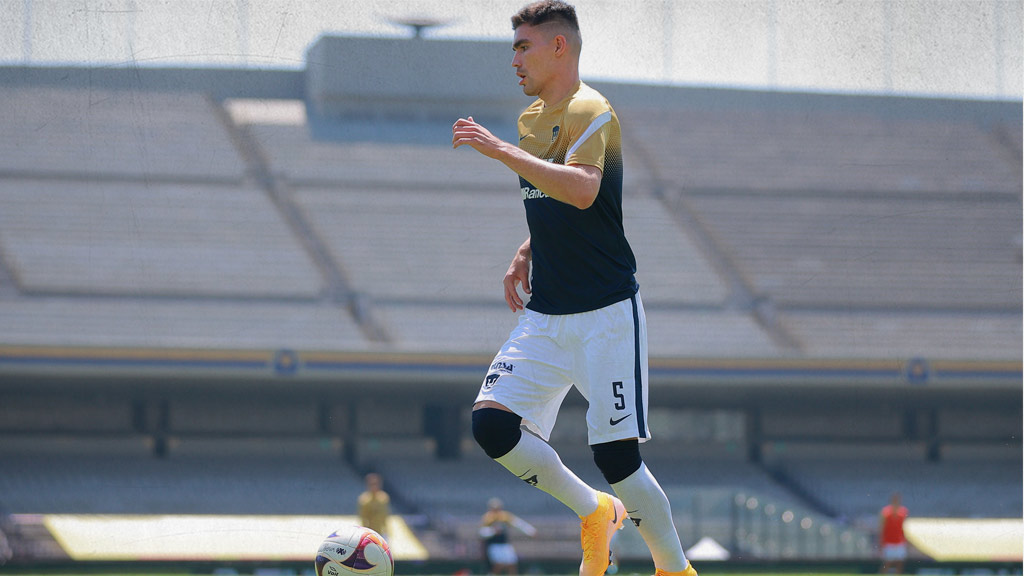 Johan Vásquez se marchó de Pumas para jugar con el Genoa de Italia