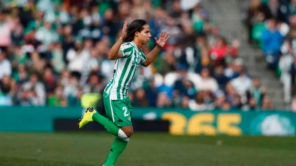 Real Betis da un empujón de salida a Diego Lainez