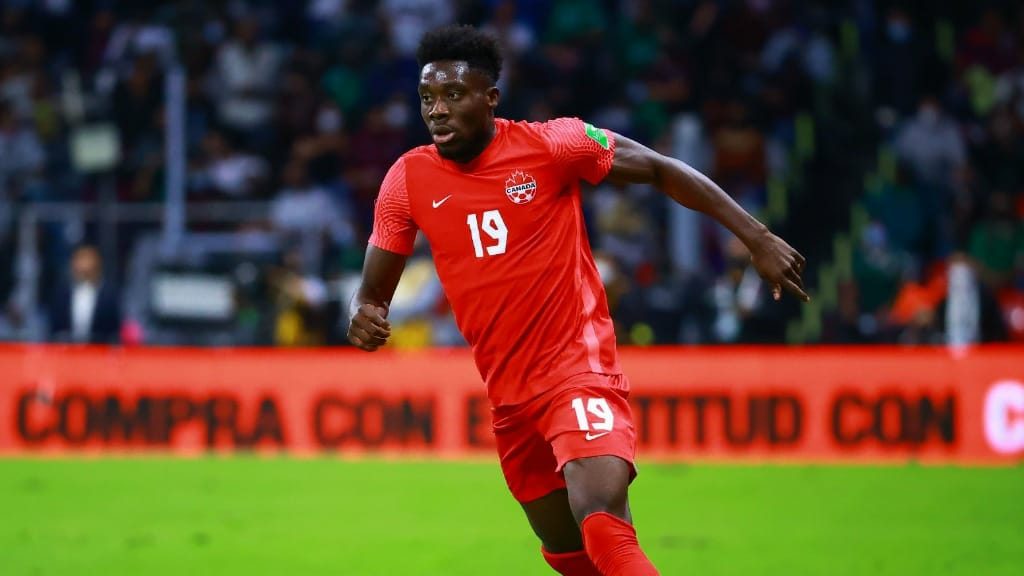 Así fue la emotiva reacción de Alphonso Davies al ver que Canadá calificó al Mundial