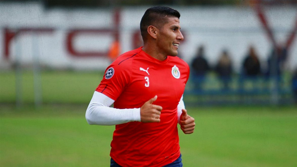 Carlos Salcido, el jugador que se bajó el salario por amor a Chivas
