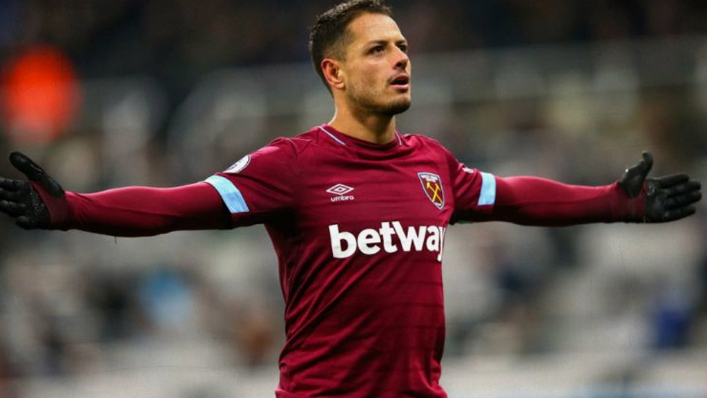 Chicharito en su paso por el West Ham United de Inglaterra; el delantero mexicano fue parte de los Hammers