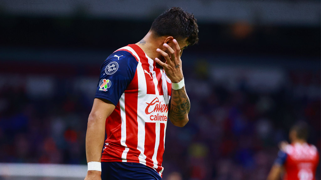 Chivas: Alexis Vega y Raúl Gudiño, cada vez más lejos del Rebaño