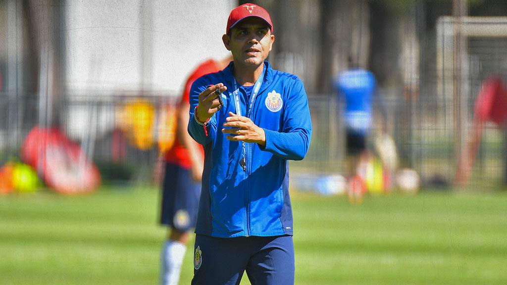 Ricardo Cadena quiere quedarse como DT de Chivas