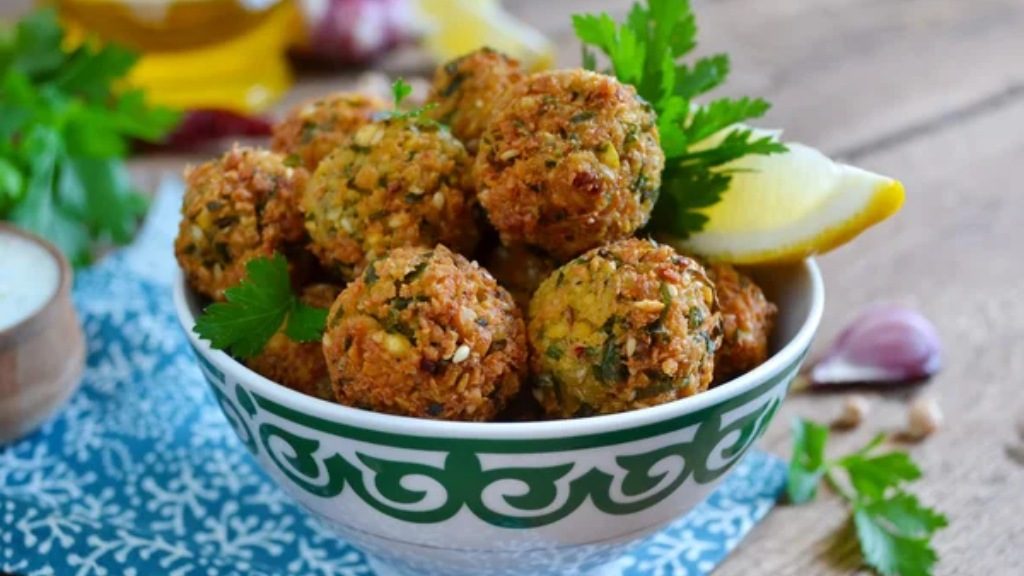 Botana futbolera: Cómo hacer falafel para ver el fútbol