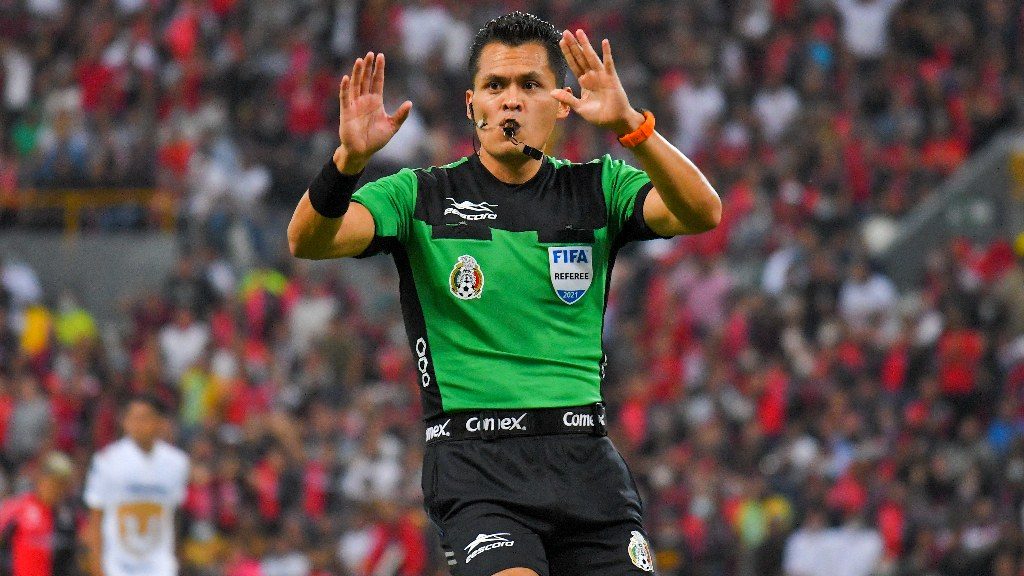 Chivas vs Atlas: La designación de Pérez Durán como árbitro levantó polémica en redes
