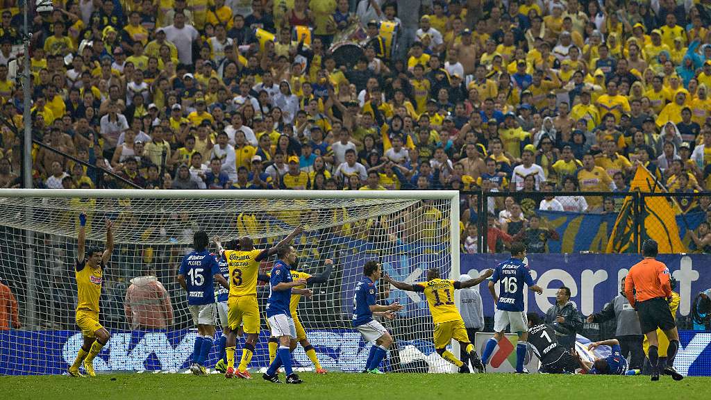 Gol de Moisés Muñoz ante Cruz Azul en la final del Clausura 2013