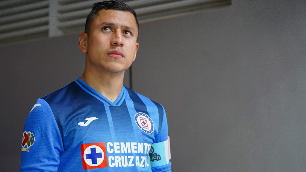 Julio César Domínguez en Cruz Azul; ¿se retira el defensa?