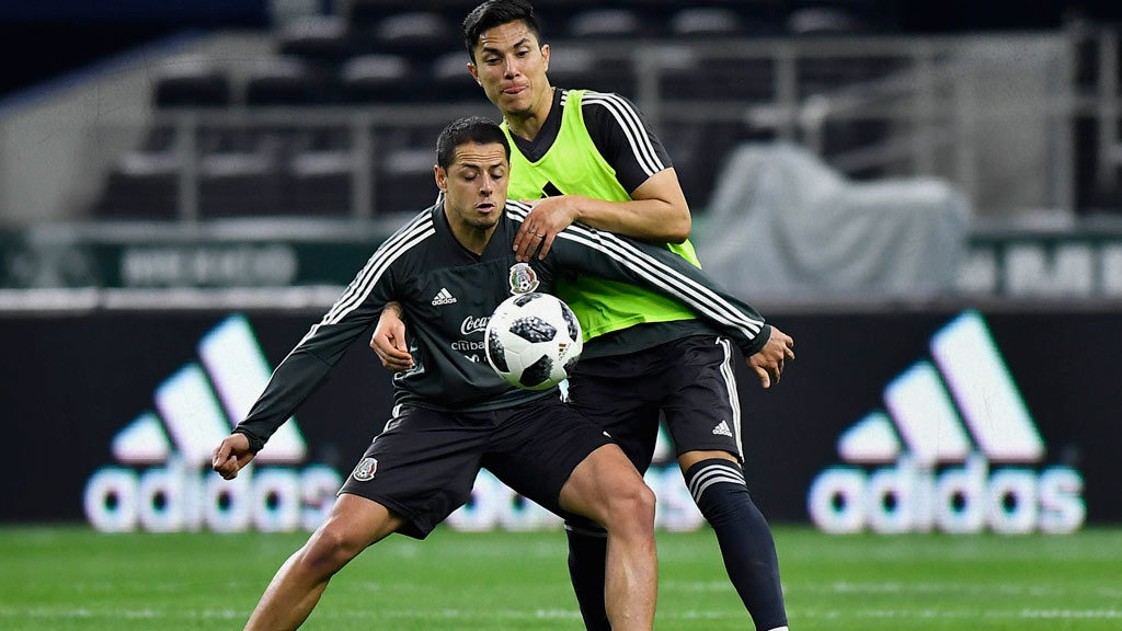 Selección Mexicana: Chicharito y Carlos Salcedo, al final de la fila