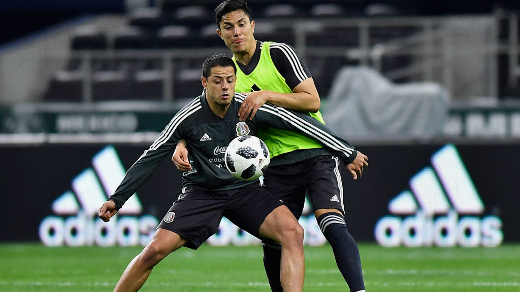 Selección Mexicana: Chicharito y Carlos Salcedo, al final de la fila