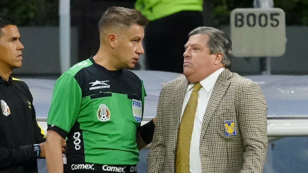 Miguel Herrera, el técnico con más expulsiones en la Liga MX