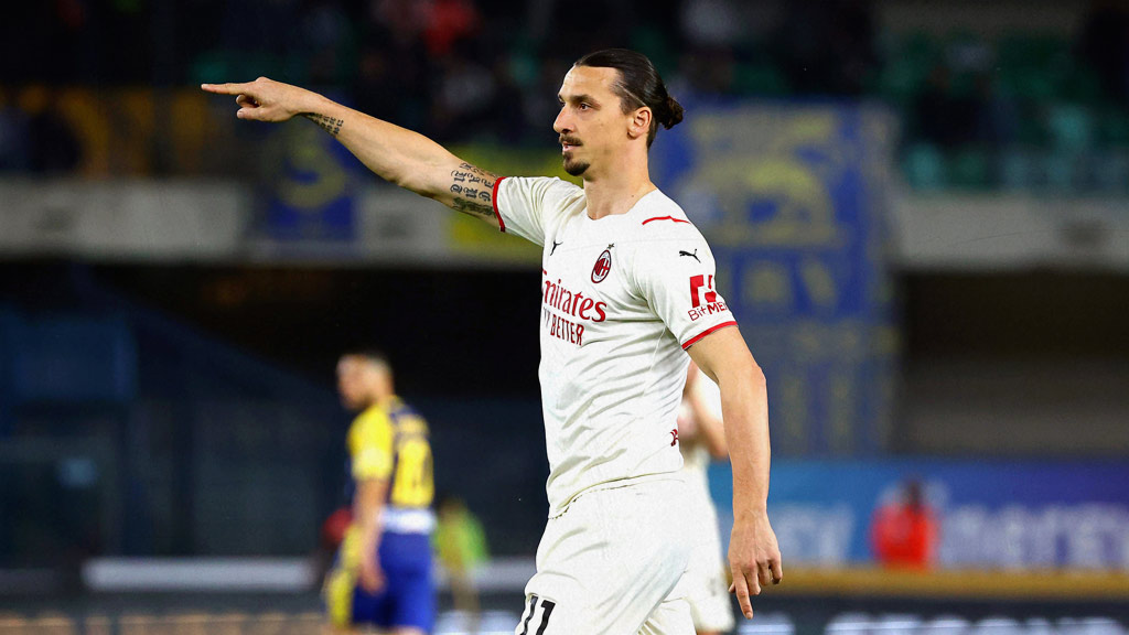 Zlatan Ibrahimovic; su rodilla lo obligaría al retiro en AC Milan