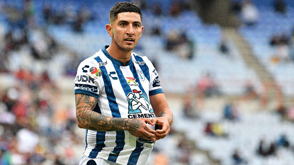 Víctor Guzmán desmintió el interés de Chivas a través de sus redes sociales