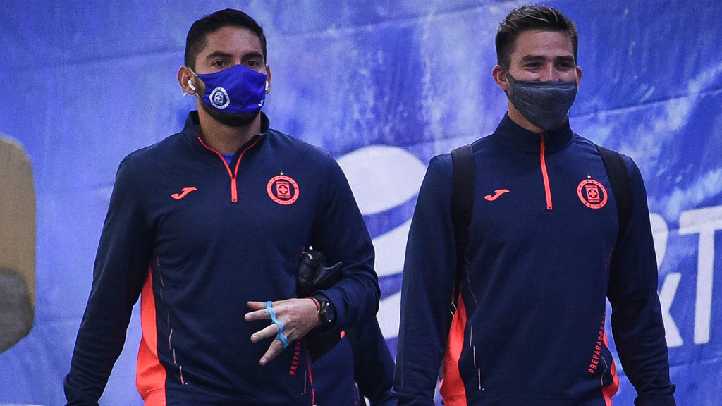 Jesús Corona y Sebastián Jurado, dos arqueros que pelean la titularidad en Cruz Azul 