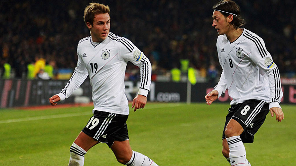 Mario Götze y Mesut Özil, dos talentos alemanes que quedaron a deber 