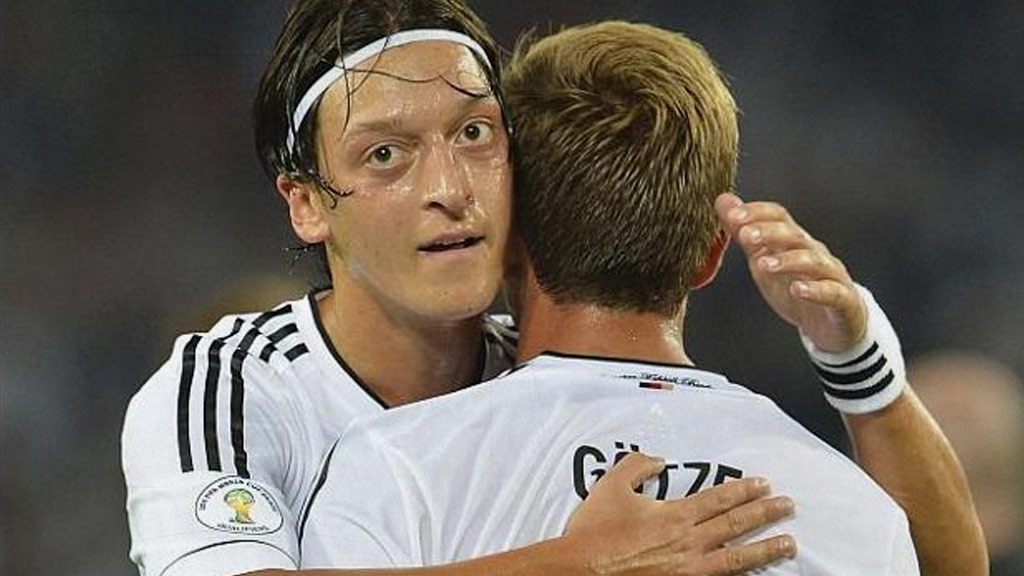 Mario Götze y Mesut Özil, la decadencia de dos talentos alemanes