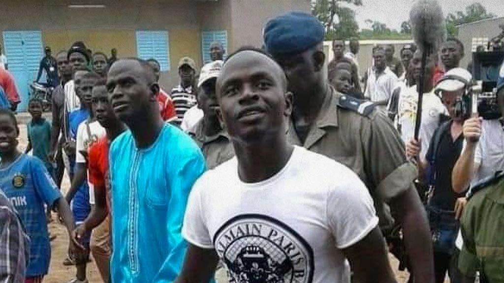 Sadio Mané, el futbolista que olvida los lujos por el altruismo