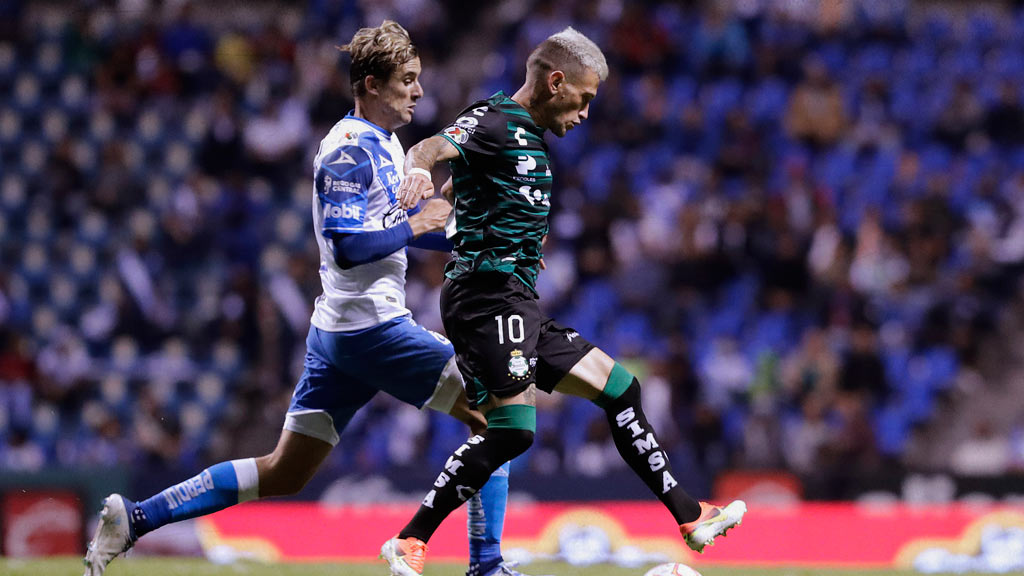 Brian Lozano no está pasando un buen momento en Santos Laguna