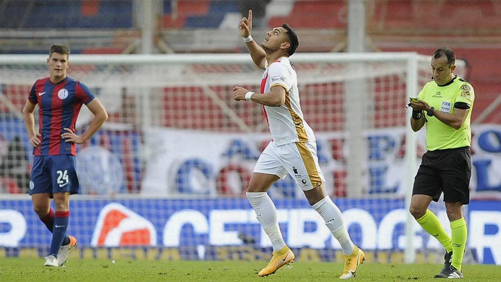 Cristián Colman en su paso por Arsenal de Sarandí; ahora es buscado por la Franja del Puebla para el Apertura 2022