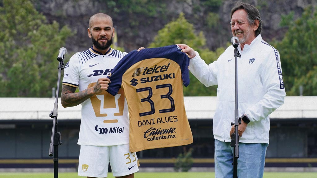 Dani Alves y el dorsal 33, un número que no favorece en Pumas