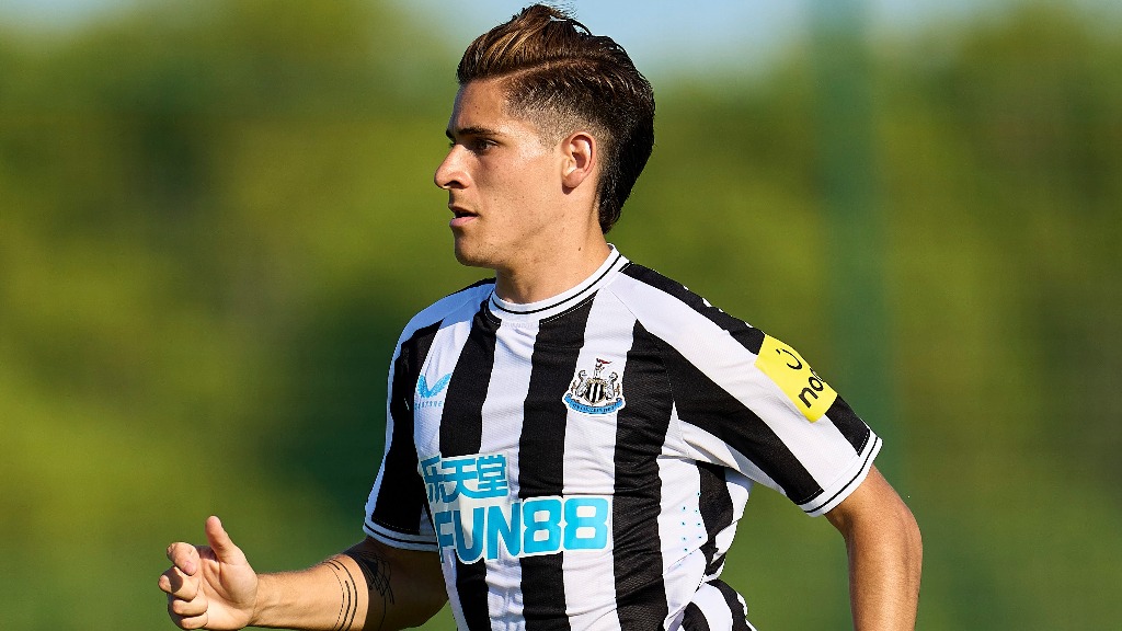 Contra quién competirá Santiago Muñoz para ganarse un lugar en el Newcastle