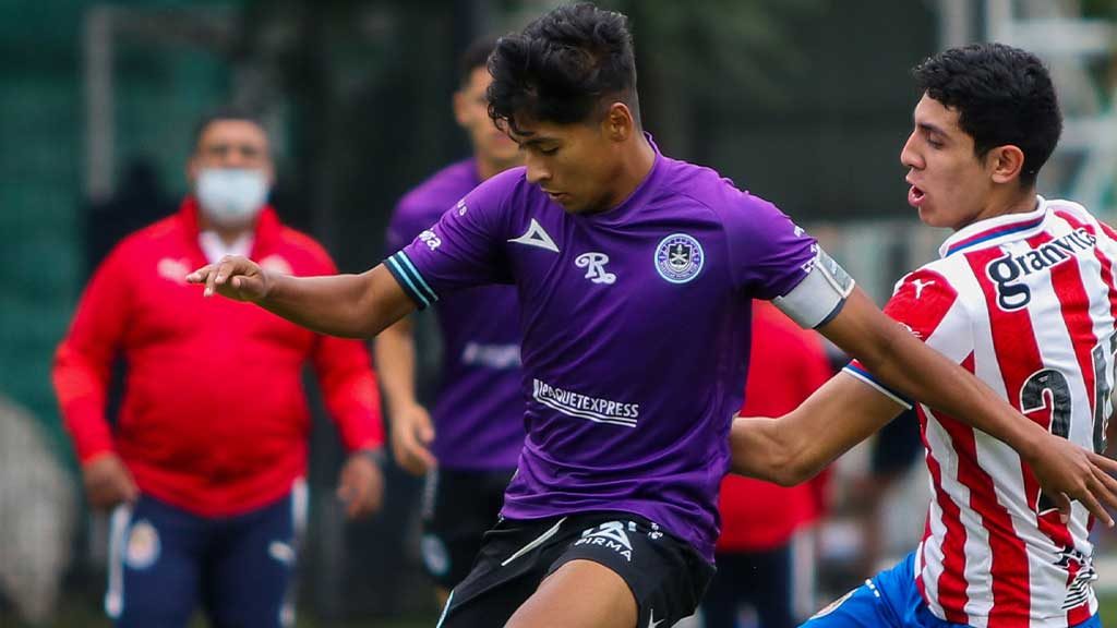 Mazatlán 'frena' el crecimiento de Gabriel López; juvenil que debutó con gol en el Apertura 2022