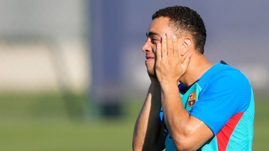 Sergiño Dest perdido en Barcelona, no entra en planes y no encuentra equipo