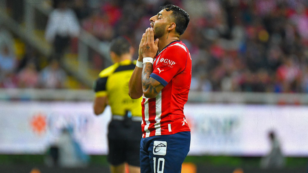 Alexis Vega se quedó en Chivas, a pesar del contrato millonario que le ofrecía Monterrey 