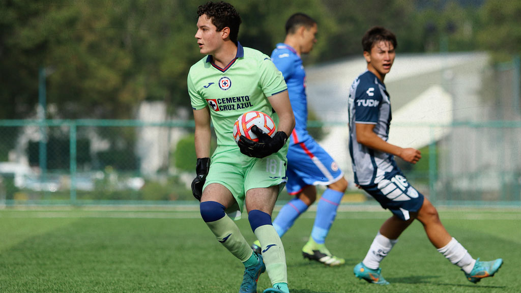 Alfredo Cabañas, portero canterano de Cruz Azul 