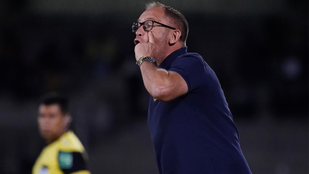 Andrés Lillini no le ha encontrado la posición a Dani Alves