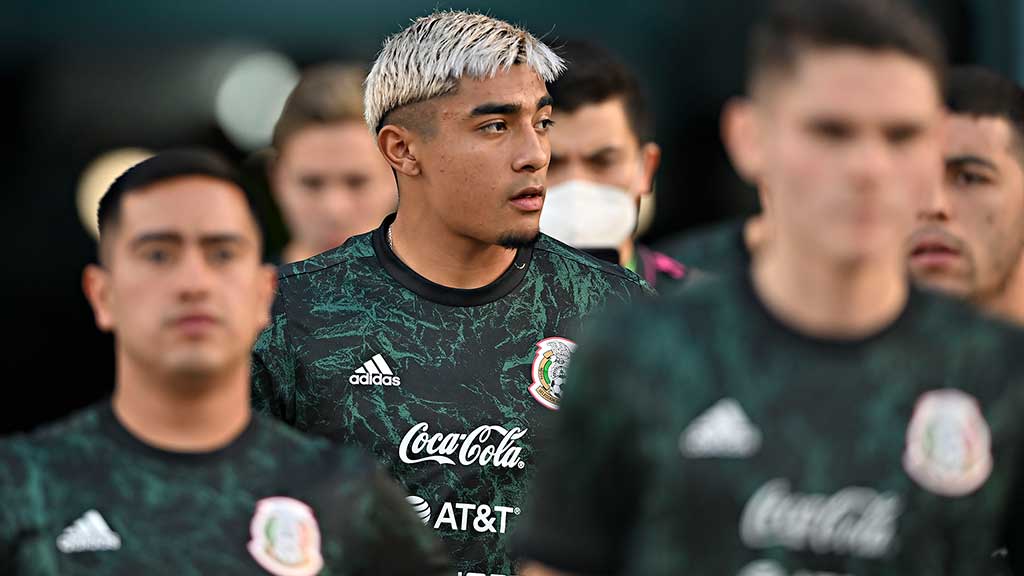 América: Julián Araujo se aleja de Coapa, su futuro estaría en Europa