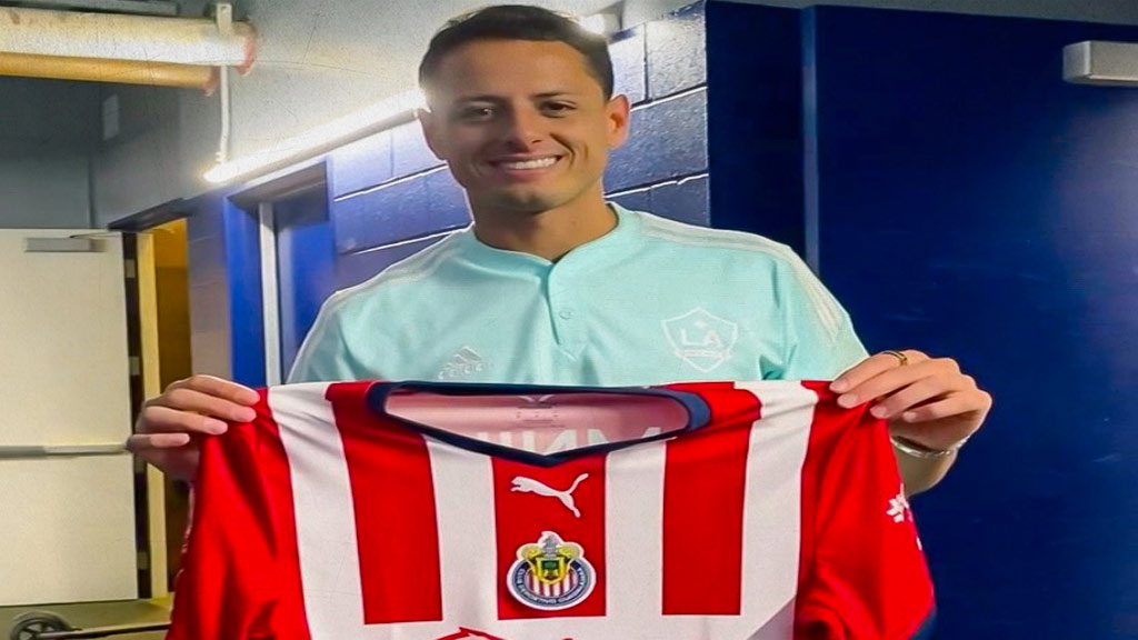 Chicharito, rival de Chivas doce años después