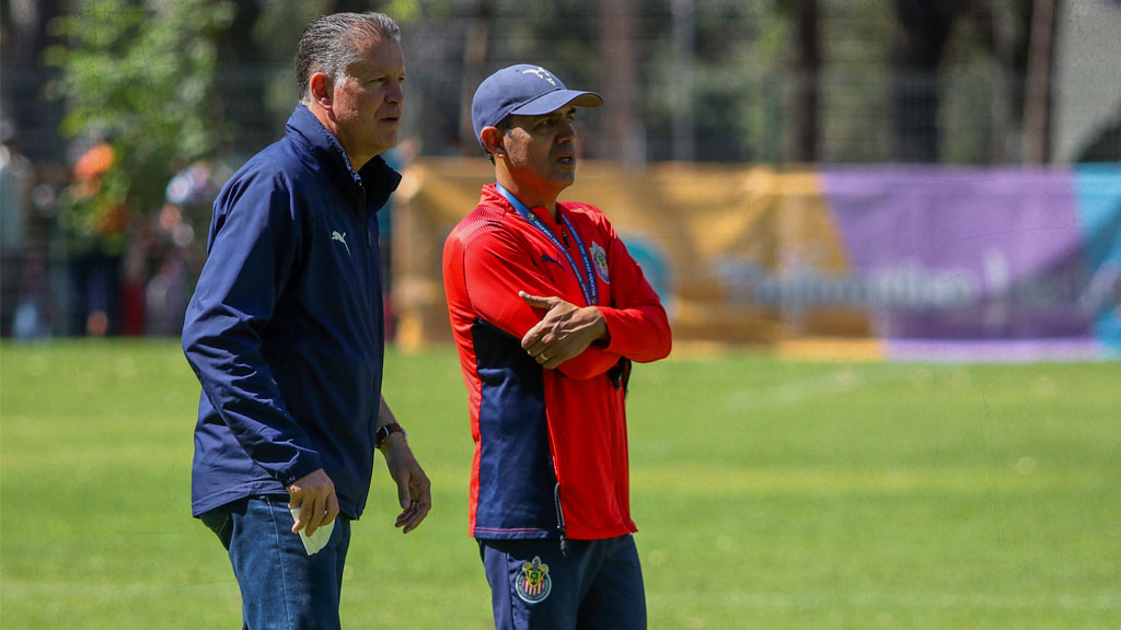 Chivas: ¿Qué debe suceder para que Ricardo Peláez y Ricardo Cadena sean despedidos?