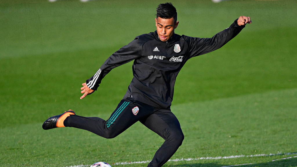 Chivas no le pierde la pista a Efraín Álvarez